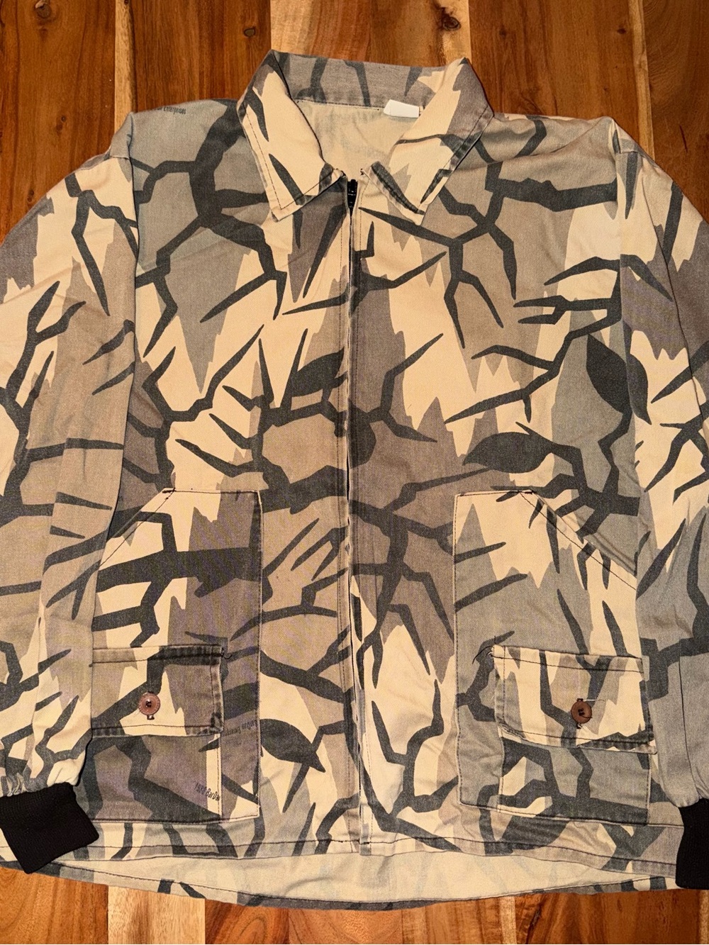 Vintage Men’s Large Beige & Gray Camouflage Zip-Front Jacket   #022